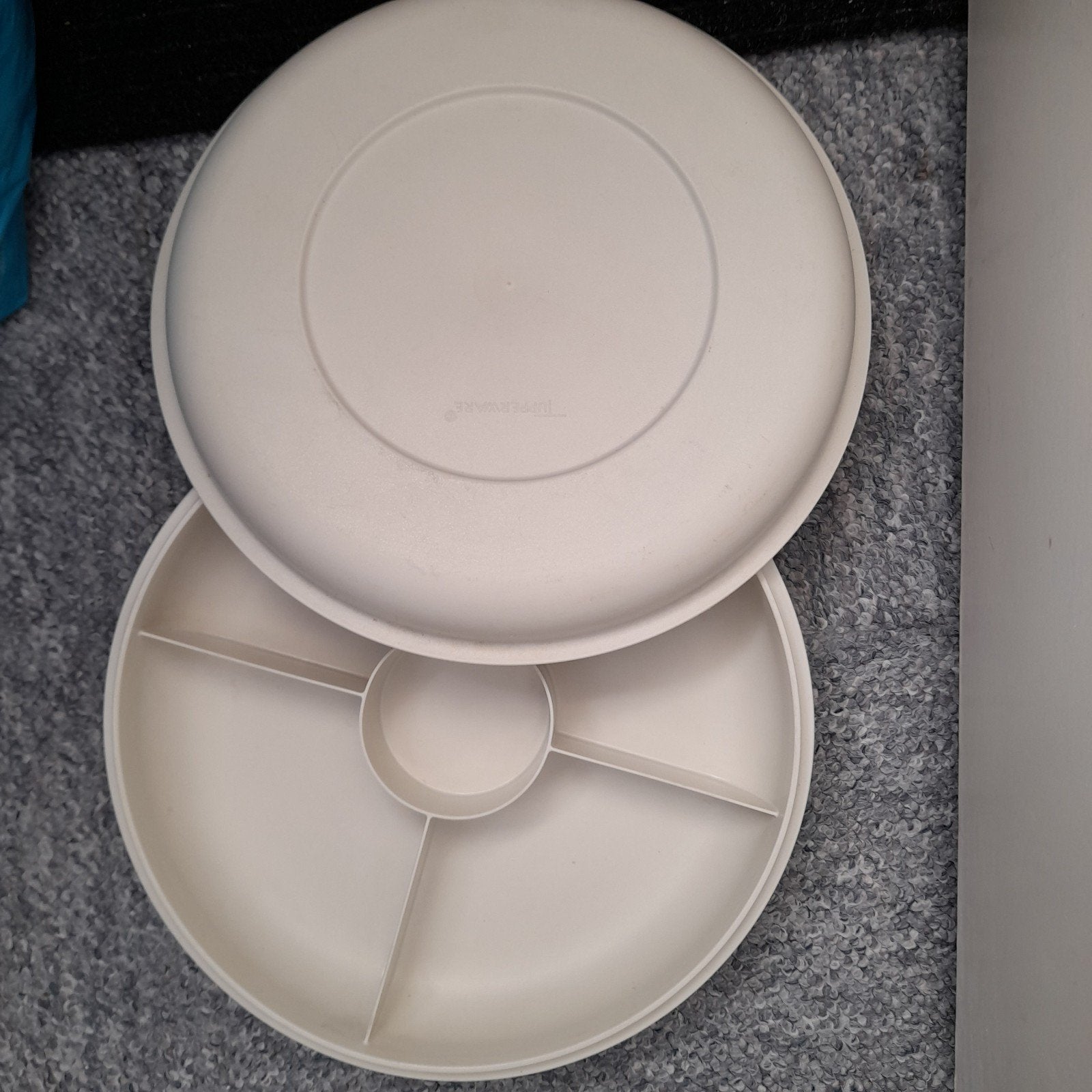 Tupperware: Snack -vakkenschaal, Ophalen, Zo goed als nieuw, Crème, Schaal
