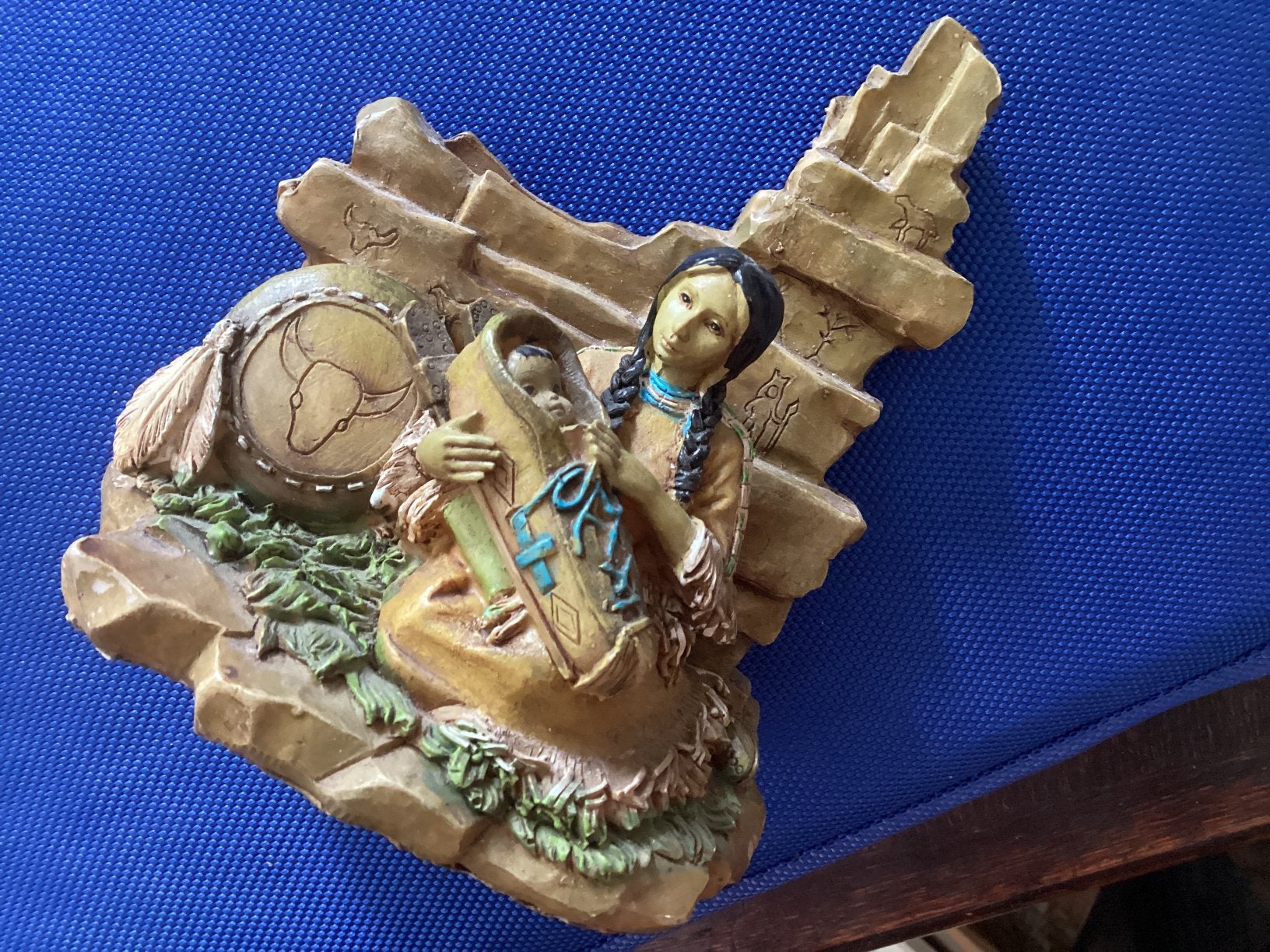 Indianen vrouw met baby // kunststof // hoog 12x10.5x7 cm, Ophalen of Verzenden