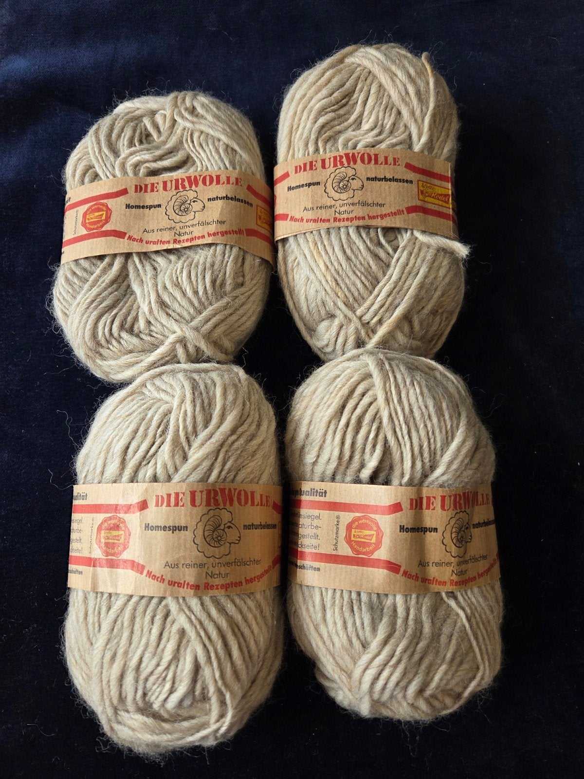 Die Urwolle - 4 bollen zuivere scheerwol natuur/beige, Ophalen of Verzenden, Nieuw, Breien of Haken, Wol of Garen