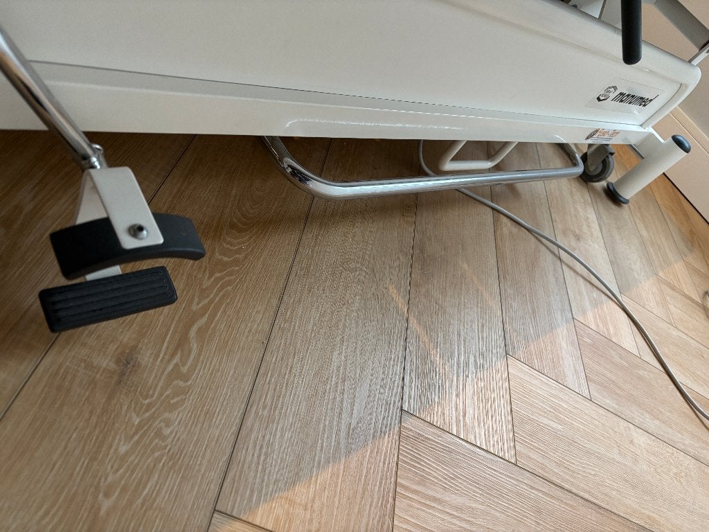 Foto 9 van Enraf Nonius Manumed 3-delige Elektrische behandeltafel