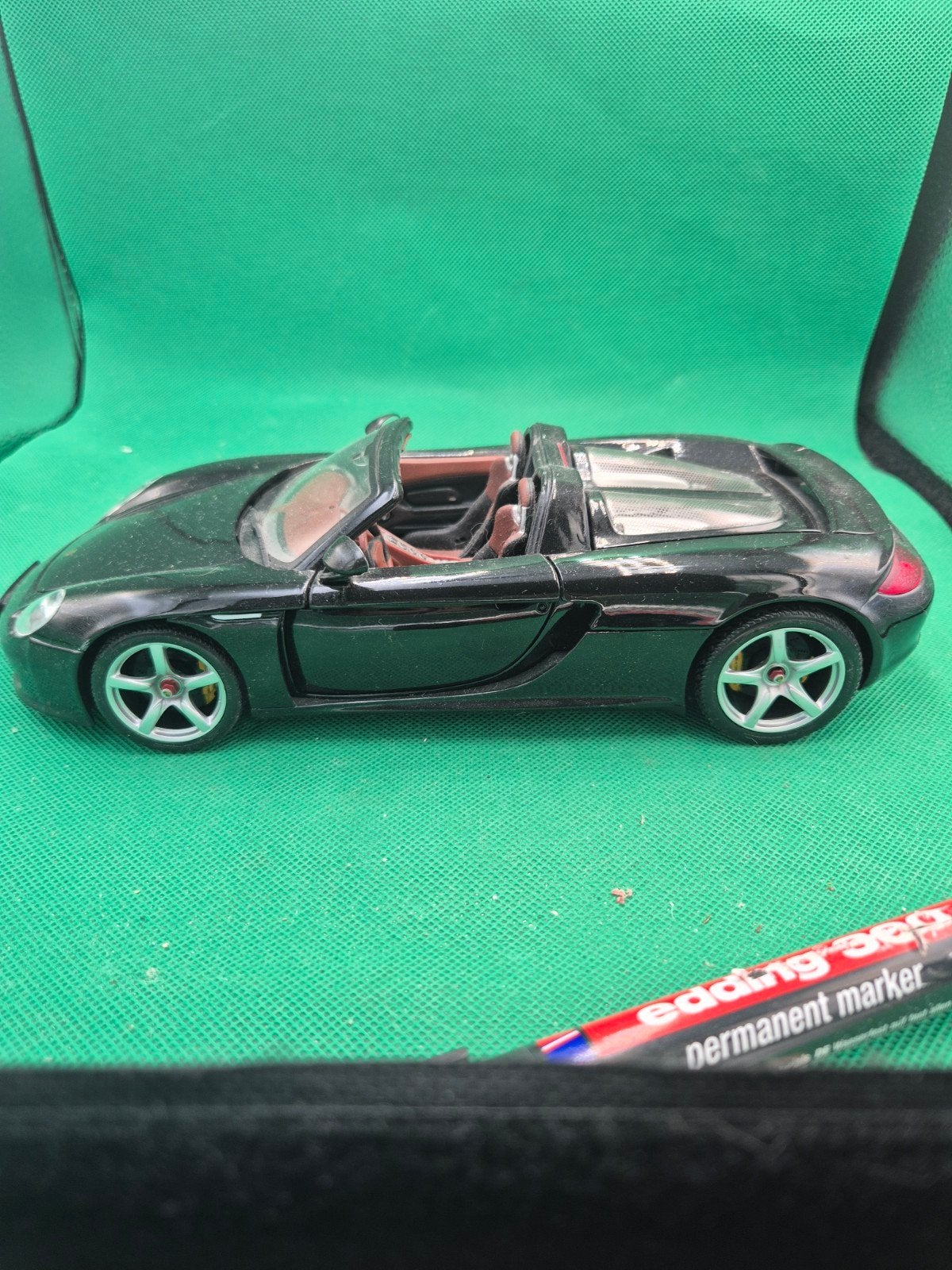 479 Porsche Carrera GT 1/18 maisto, Ophalen of Verzenden, Zo goed als nieuw, Maisto