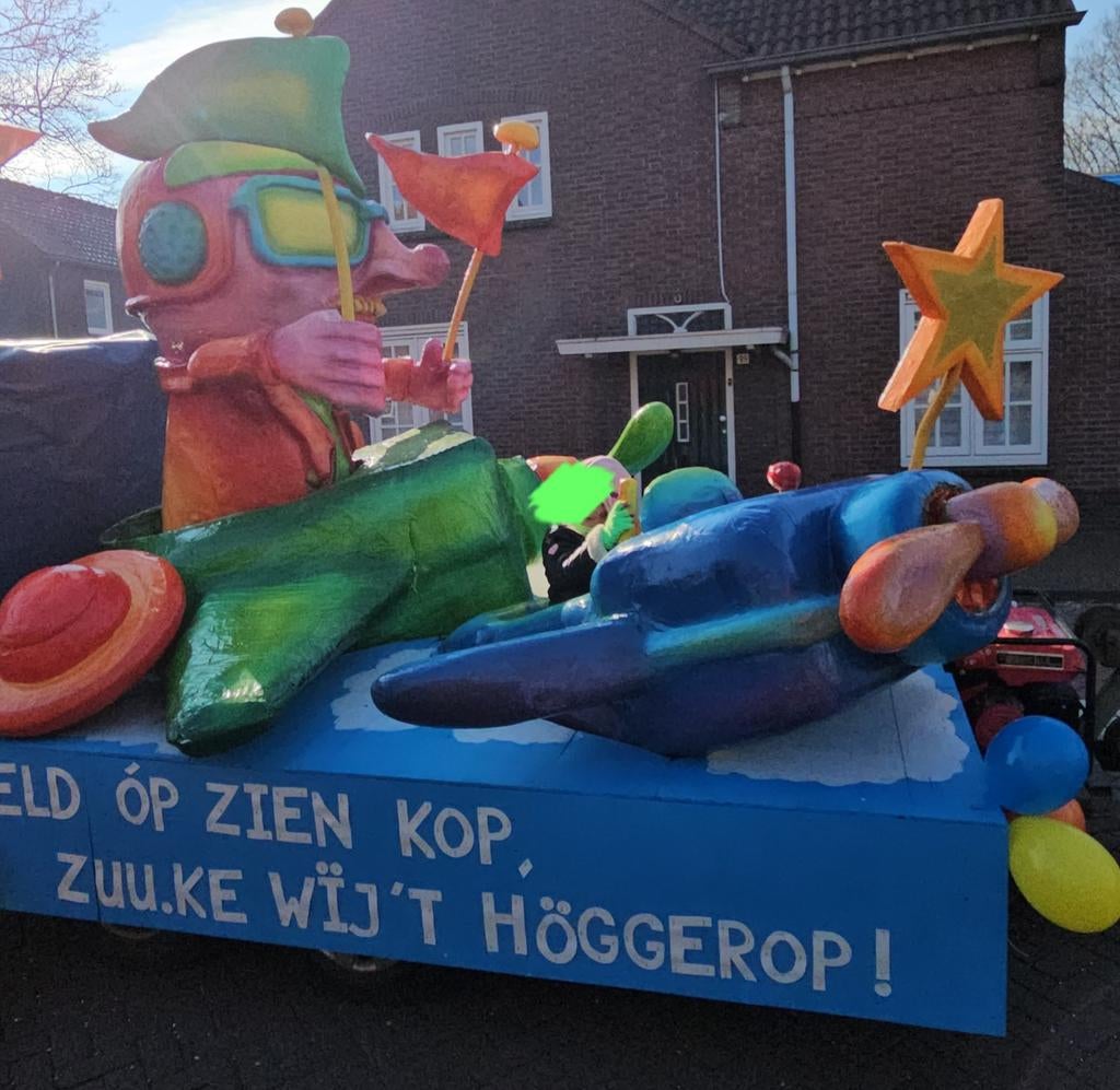 Carnavalswagen vliegtuig onderdelen en 12 pakken, Ophalen, Gebruikt, Kostuum, Carnaval