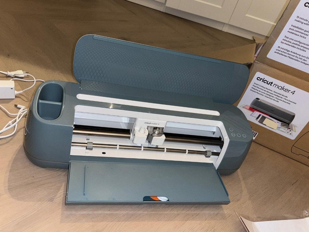 Cricut Maker 4 Sage - Zo goed als nieuw + accessoires, Ophalen, Groen, Gereedschap of Toebehoren, Elektrisch