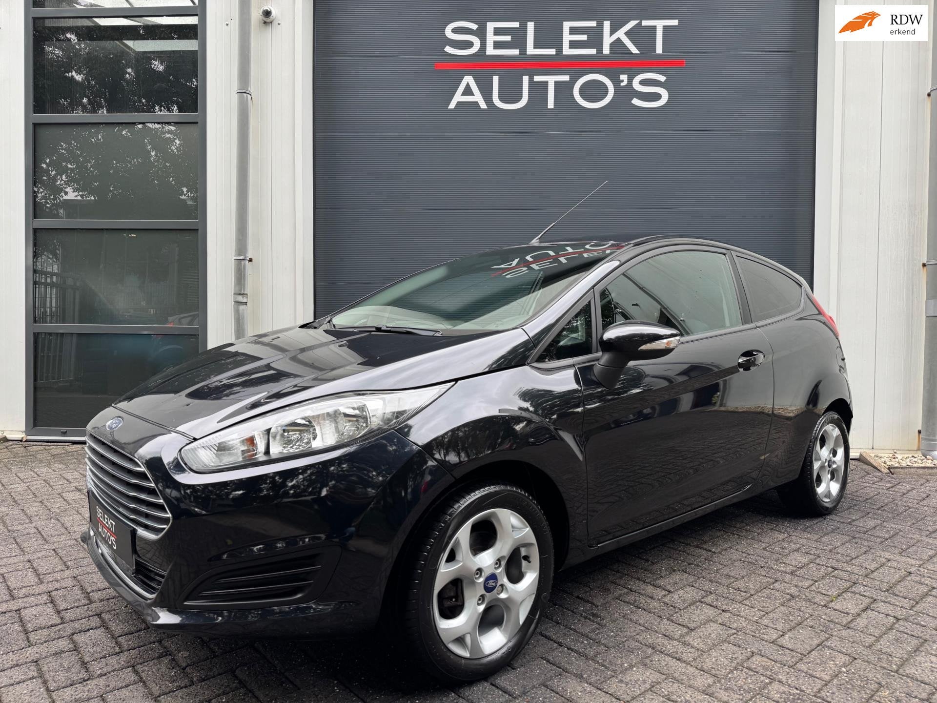 Ford Fiesta 1.25 Titanium 82 Pk Airco/Stoelverwarming/AUX/3-, Auto's, Ford, Voorwielaandrijving, Stof, Gebruikt, Zwart
