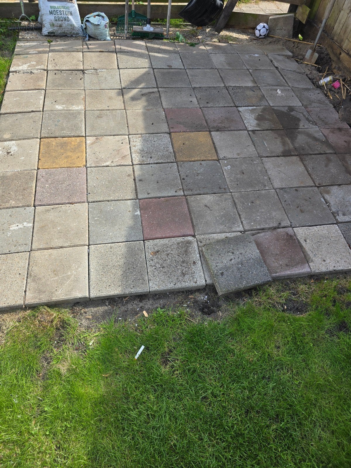 gratis tegels!!, Ophalen, Gebruikt, Beton, Terrastegels