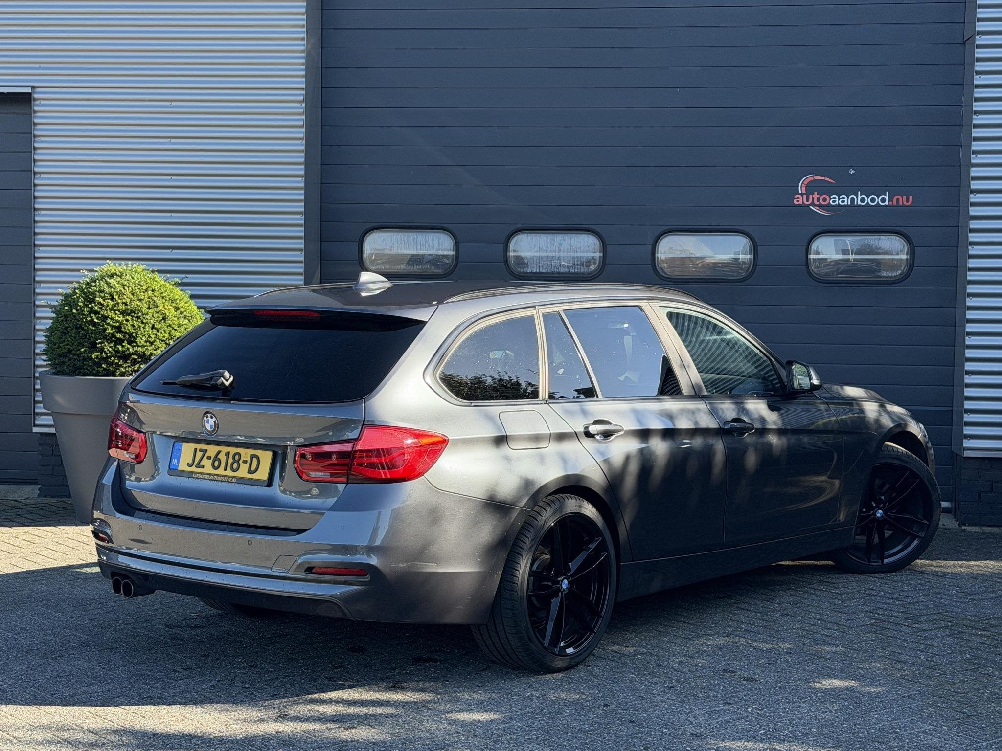 BMW 3-serie Touring 320i Centennial High Executive | Navigat, Automaat, 1998 cc, Achterwielaandrijving, 4 cilinders