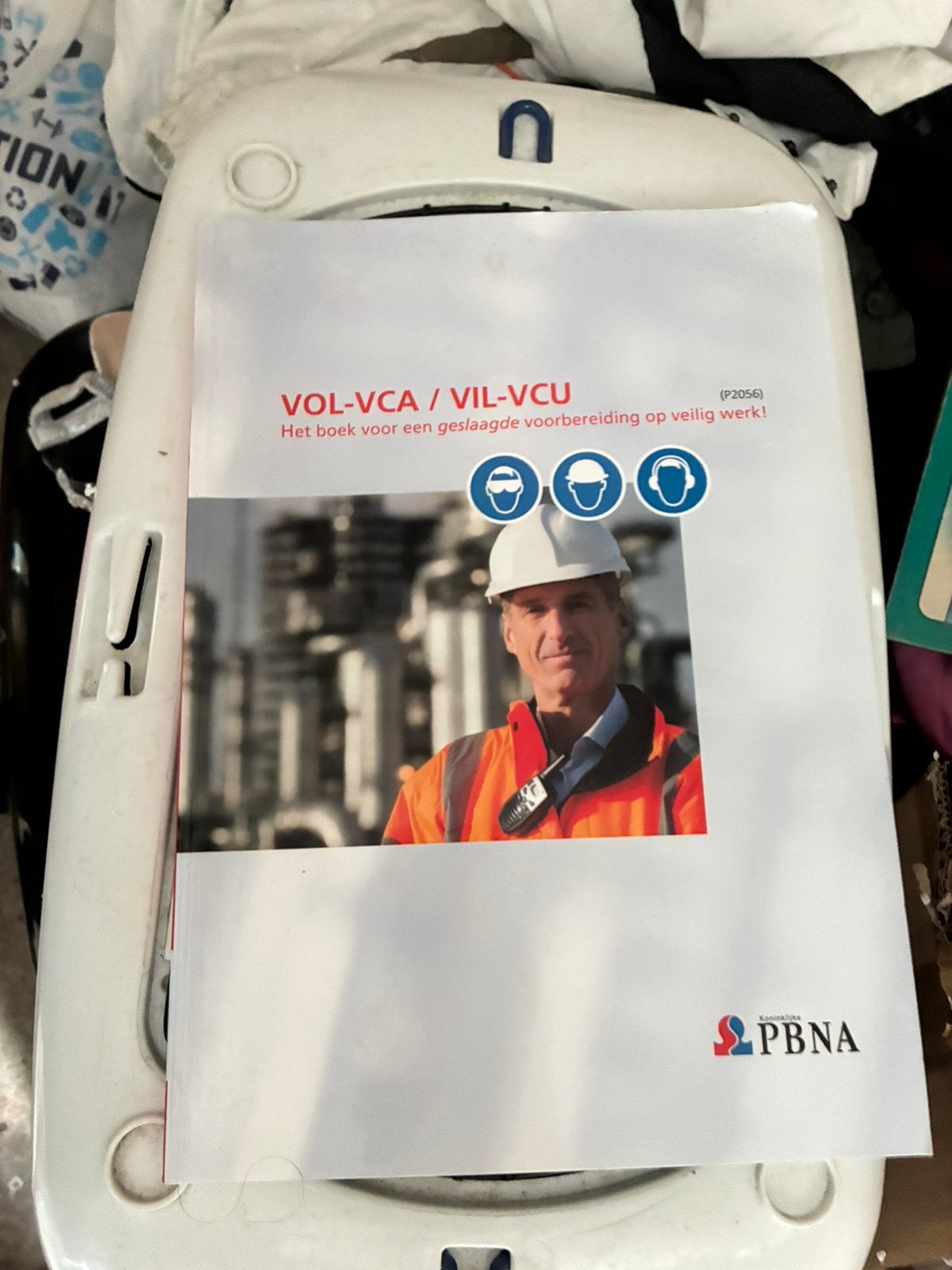 VCA VOL leerboek, Ophalen of Verzenden, Gelezen