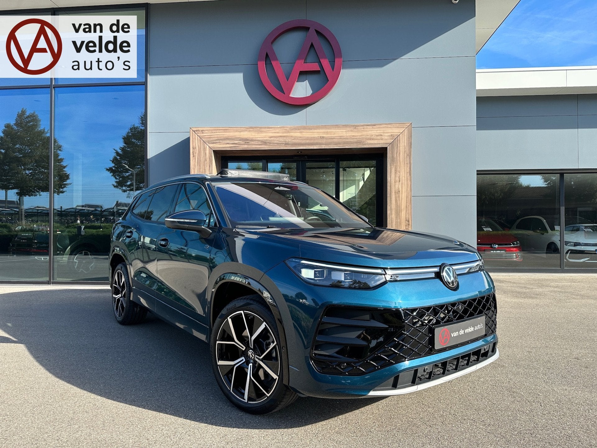 Volkswagen Tayron 1.5 eHybrid R-Line | Panoramadak | Trekhaa, Auto's, 12 maanden, Verwarmde buitenspiegels, Zwart, 4 cilinders