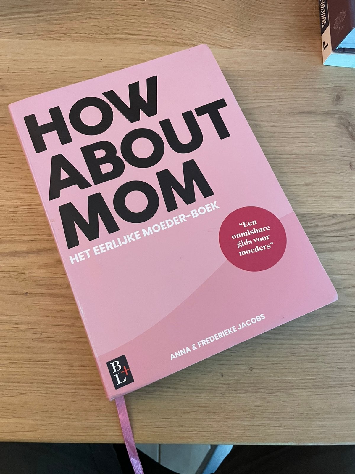 :: How About Mom boek, Ophalen of Verzenden, Zo goed als nieuw