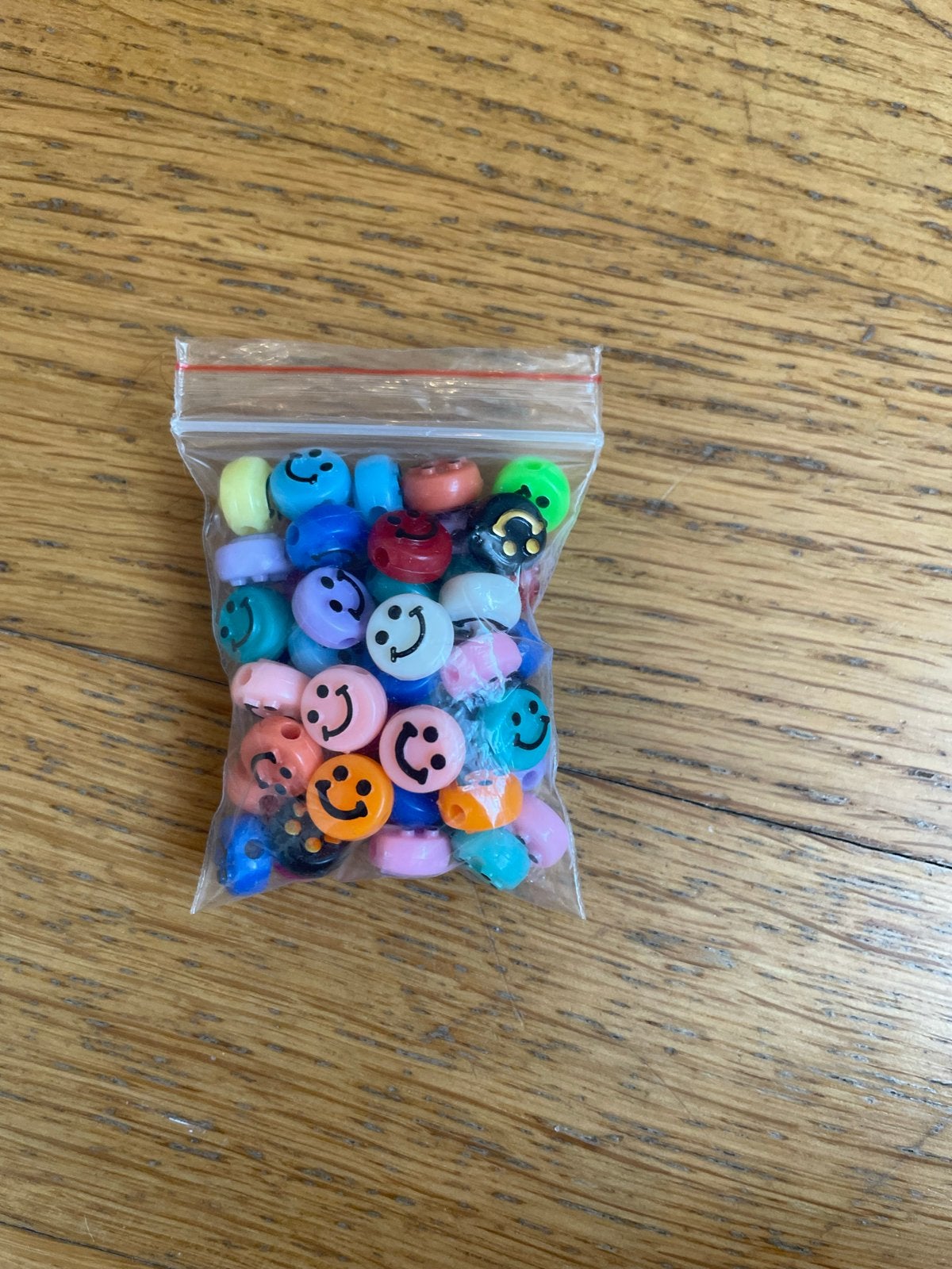50 Nieuwe vrolijke smiley kralen, Ophalen of Verzenden, Nieuw, Kraal