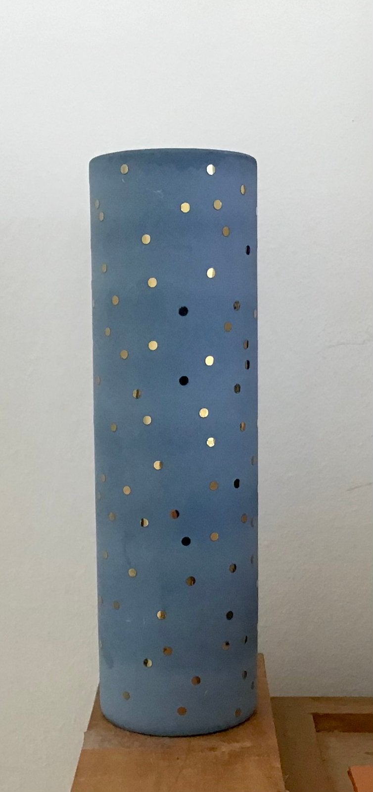 HUBSCH Design vaas handgemaakt, Blauw, Aardewerk of Porselein, Ophalen of Verzenden, Zo goed als nieuw