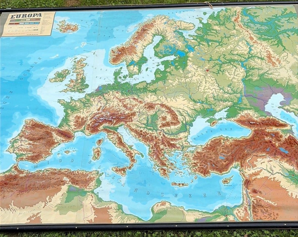 Grote vintage Reliëf schoolkaart Europa, Ophalen, Aardrijkskunde