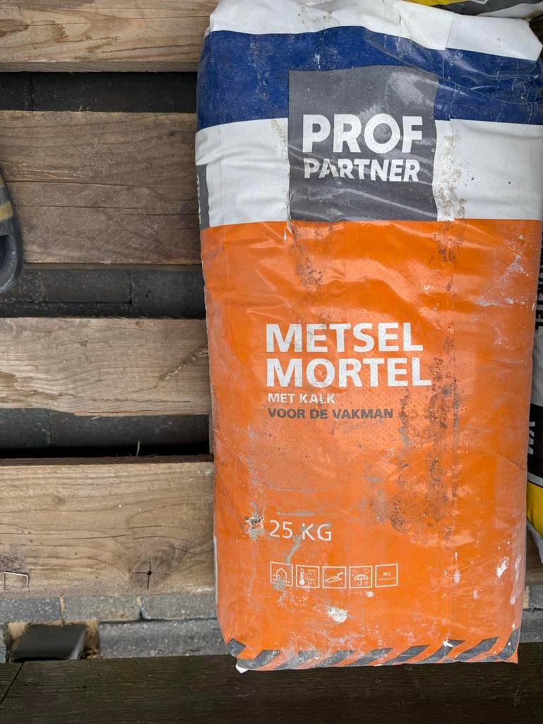 Metselmortel met kalk. 1 zak 25 kilo, Doe-het-zelf en Verbouw, Ophalen, Zo goed als nieuw, Overige typen