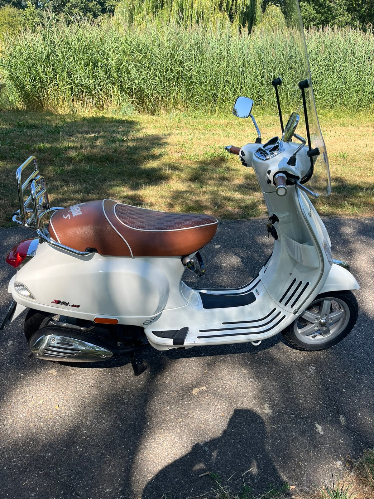 Vespa s50 4t  weinig km zo goed als nieuw, Ophalen of Verzenden, Zo goed als nieuw, Benzine