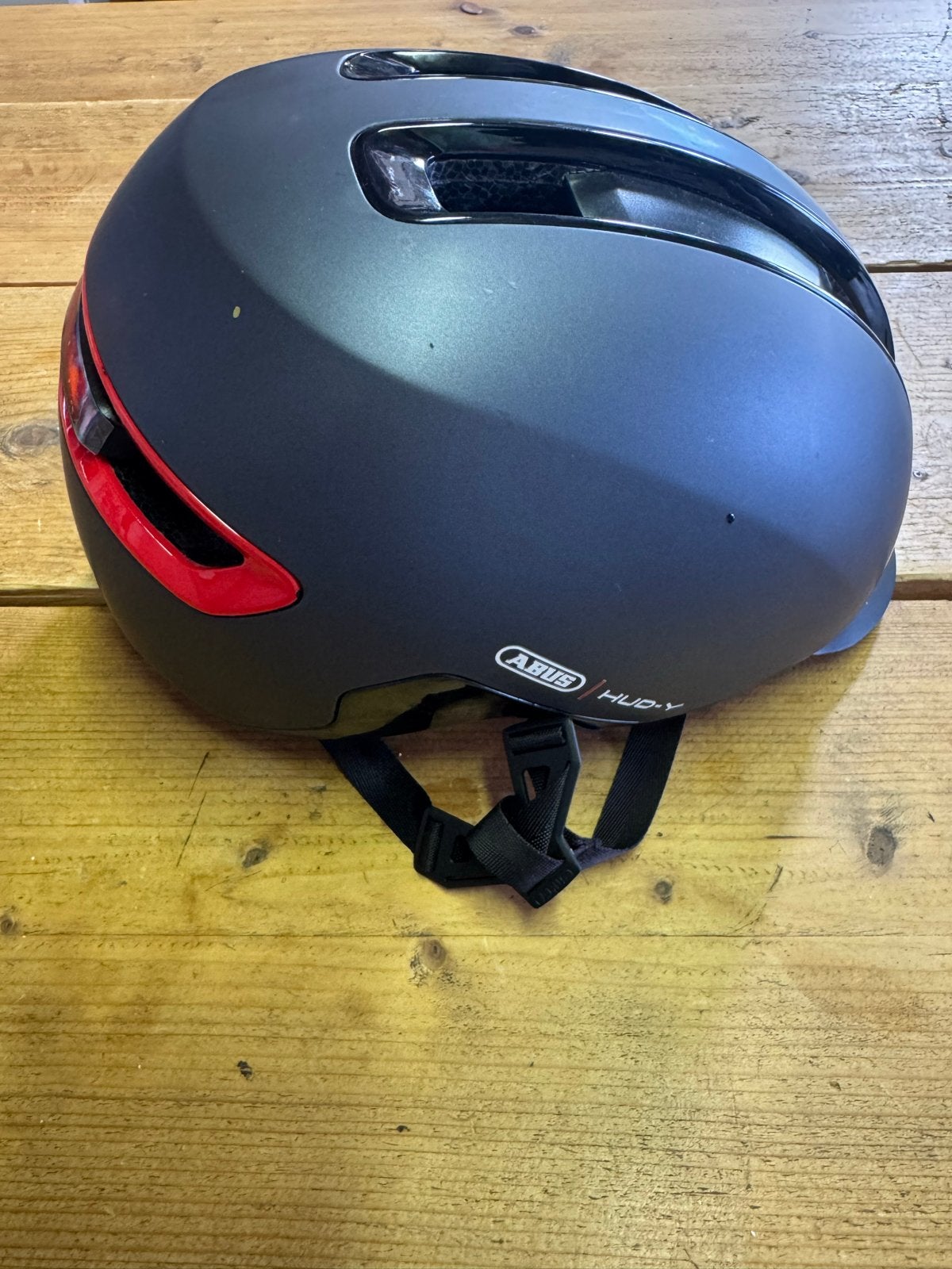 ABUS HUD-Y Fietshelm - Mat Zwart met Rood, Ophalen of Verzenden, Zo goed als nieuw, M, Heer of Dame
