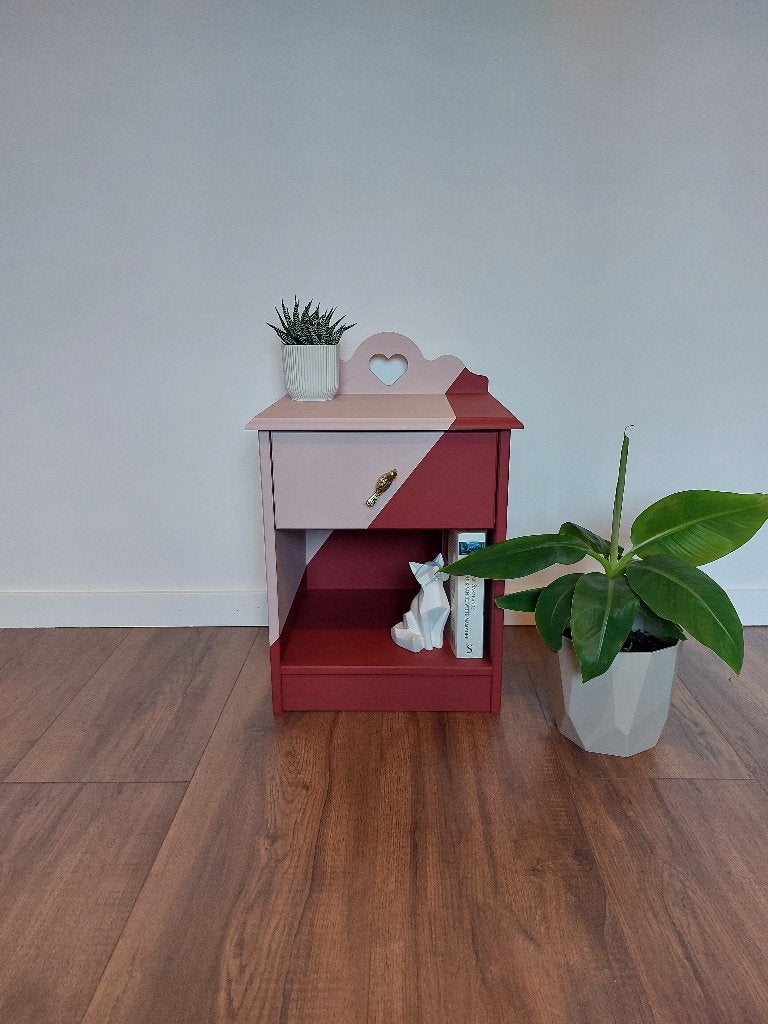 Nachtkastje (met hartje), Ophalen, Zo goed als nieuw, Minder dan 45 cm, Minder dan 55 cm