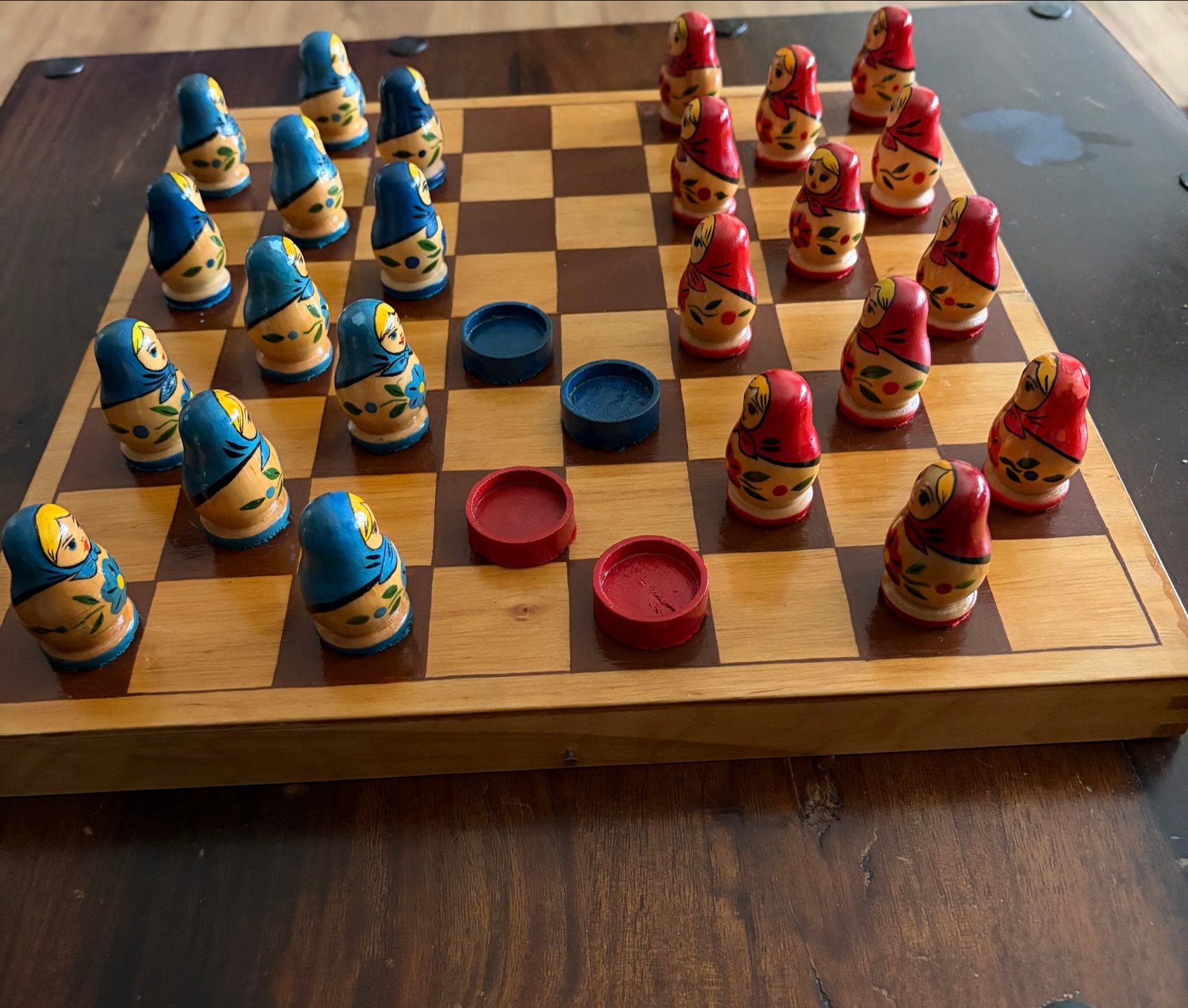 Damspel met houten Matroesjka poppetjes - Compleet, Een of twee spelers, Ophalen of Verzenden, Gebruikt