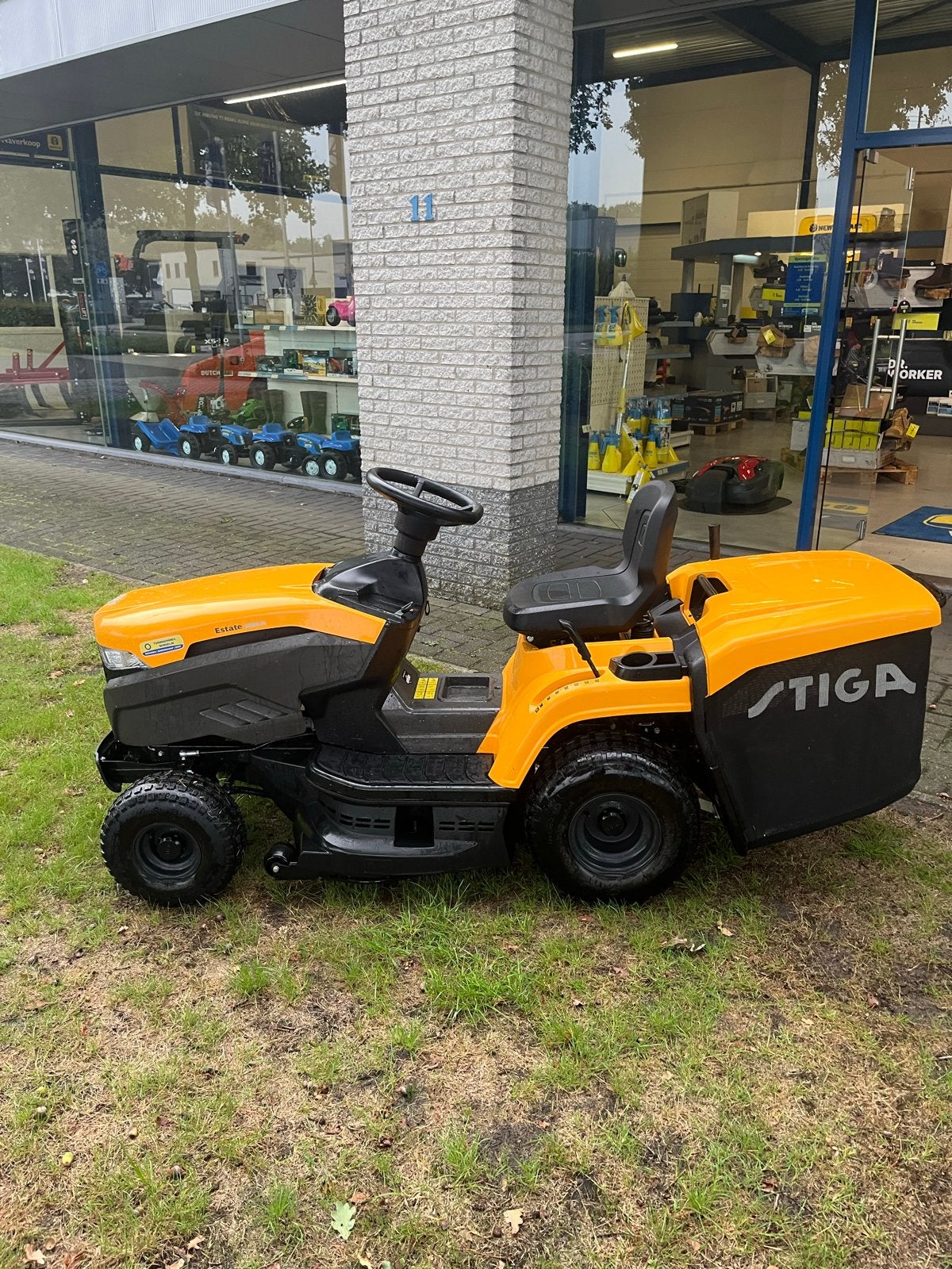 Zeer nette Stiga Estate 3084H Zitmaaier - Incl. onderhoud, Tuin en Terras, Cirkelmaaier, Ophalen of Verzenden, Zo goed als nieuw