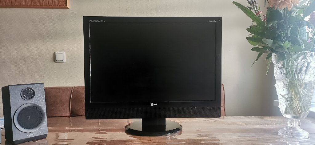 LG Flatron 22" Monitor / TV (Werkend) Inclusief DVI-kabel, Ophalen, Gebruikt, Overige typen, 22 inch