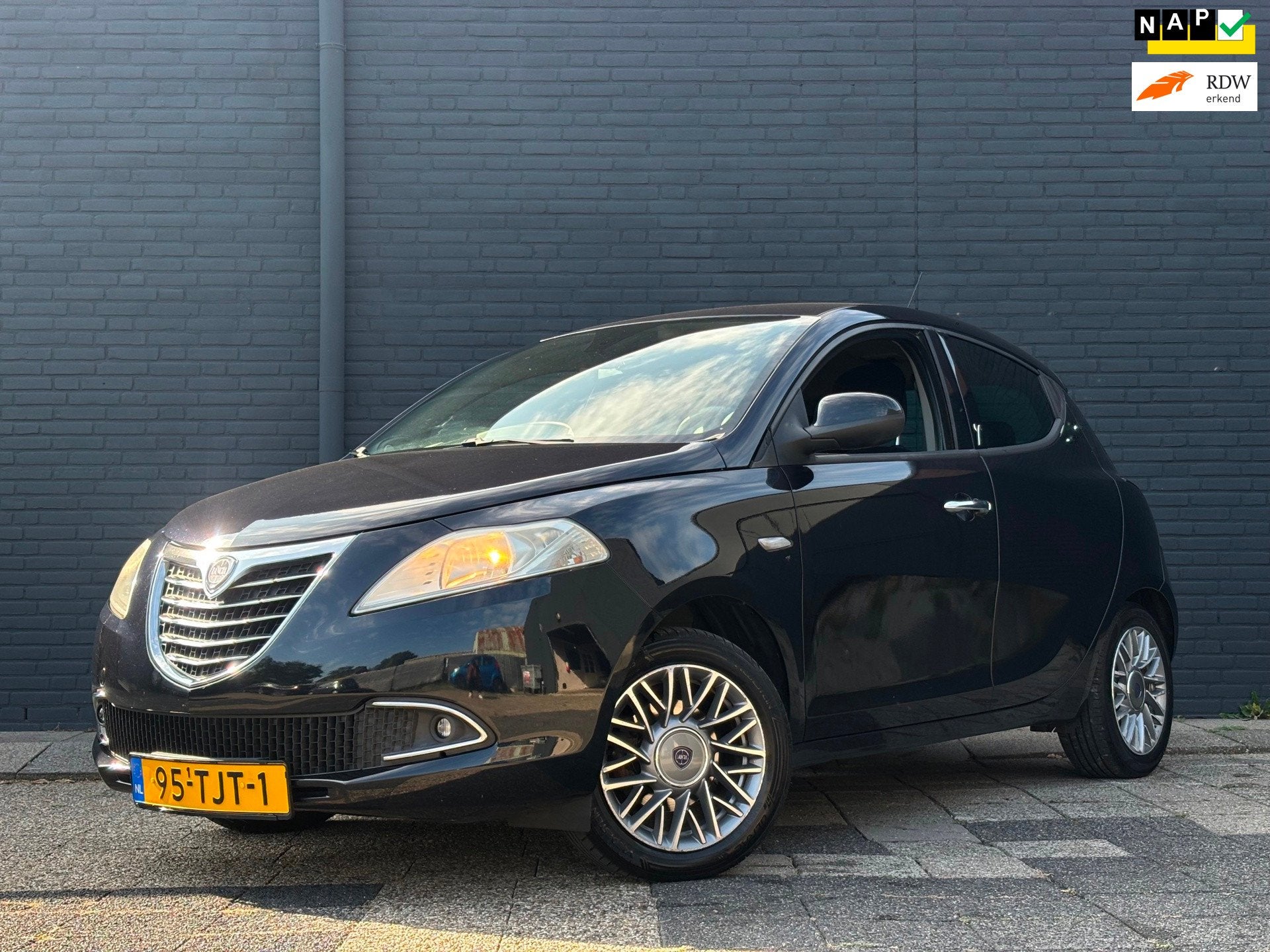 Lancia Ypsilon 0.9 TwinAir Platinum | Airco | Cruise Control, Auto's, Voorwielaandrijving, Euro 5, 86 pk, Gebruikt