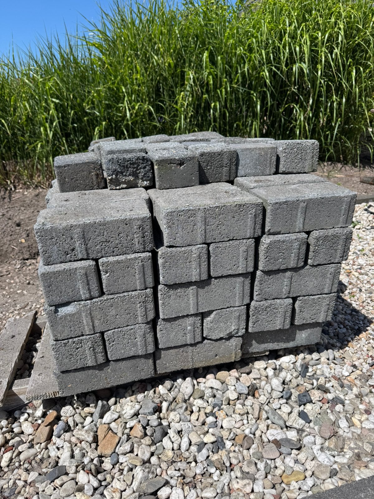 Stapeltje met grijze klinkers meer dan 150 stenen, Ophalen, Gebruikt, Beton, Klinkers