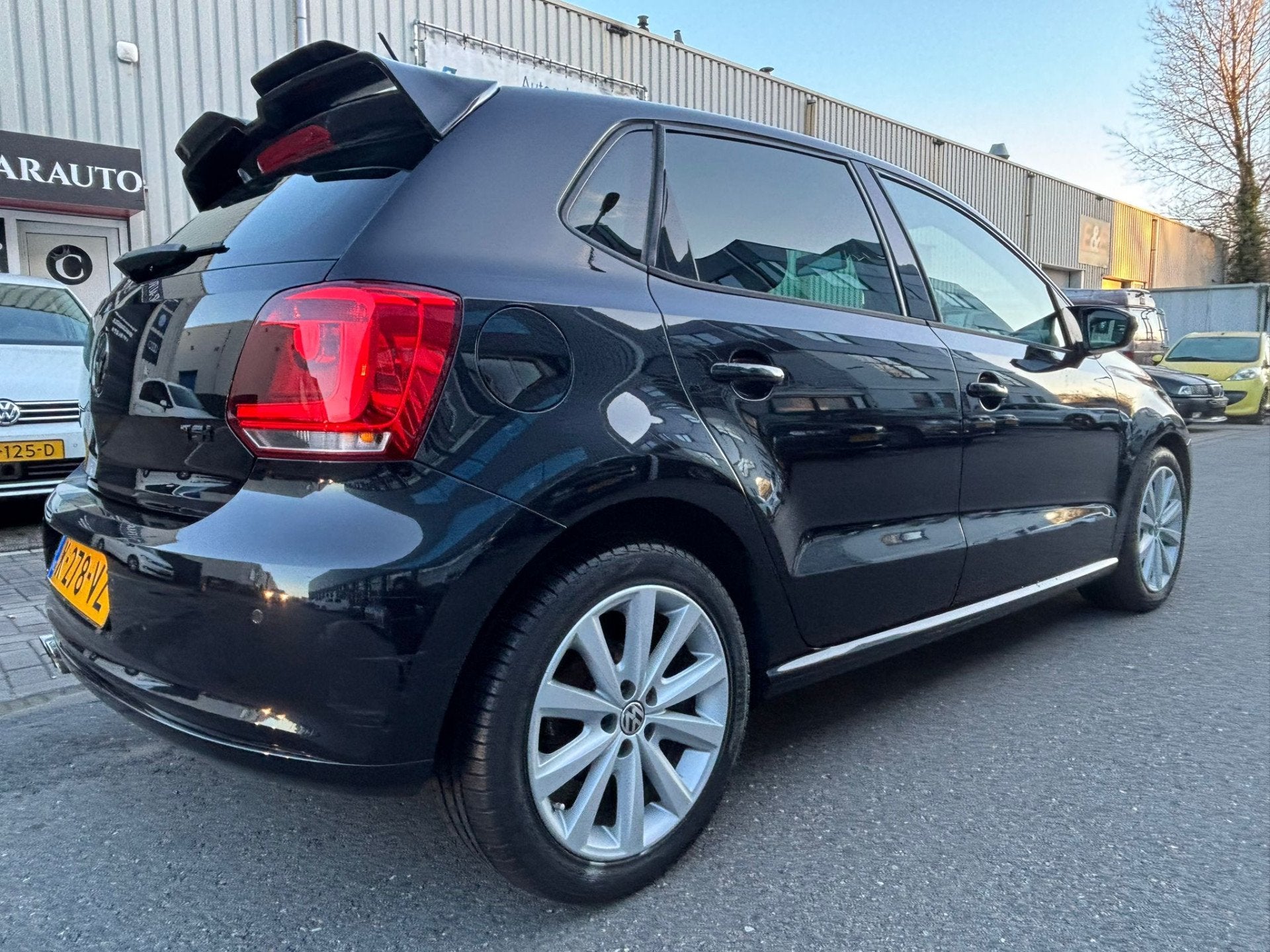 Volkswagen Polo 1.2 TSI Highline 5 deurs / DEALER ONDERHOUDE, Auto's, Voorwielaandrijving, Euro 5, Stof, Zwart