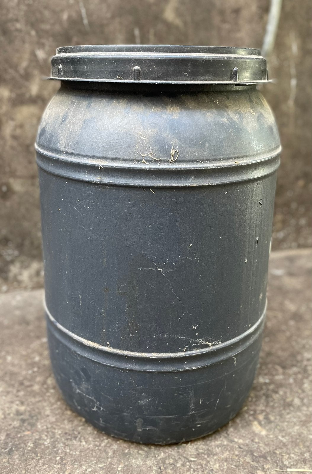 Grote voerton (60ltr.) met schroefdeksel, Ophalen, Gebruikt