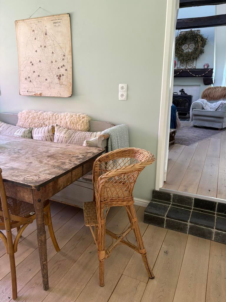 Leuke hoge rieten stoel voor kinderen vanaf jaar of 2, Ophalen, Zo goed als nieuw, Minder dan 4 stoelen