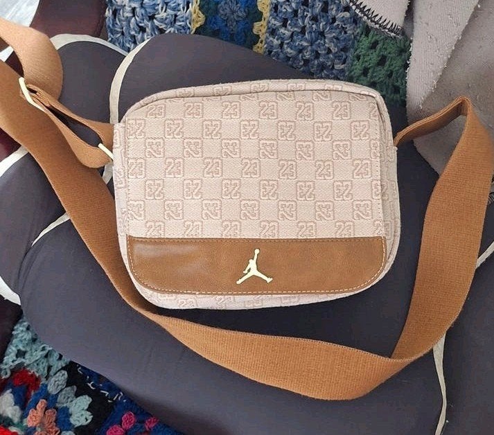 Jordan Small Fly Bagg, Overige merken, Verzenden, Beige, Nieuw