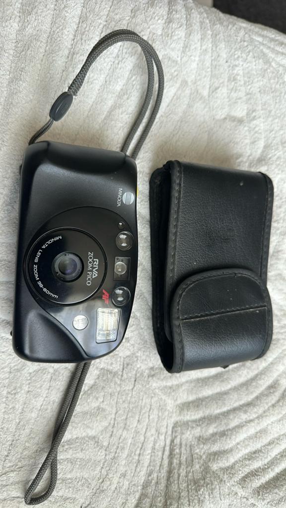 Minolta Riva Zoom Pico Fotocamera met hoesje, Audio, Tv en Foto, Fotocamera's Analoog, Ophalen, Gebruikt, Compact, Minolta