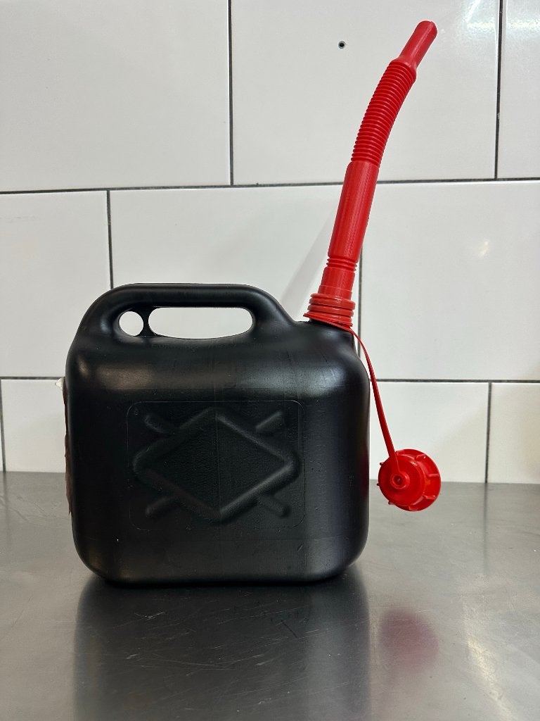 Carpoint benzinekan 5 liter met schenktuit, Ophalen, Gebruikt