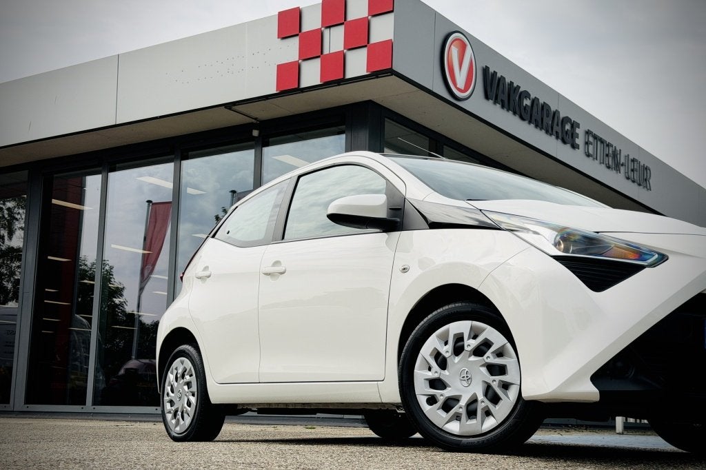 Toyota Aygo 1.0 VVT-i x-play | CAMERA | CARPLAY + ANDROID, Auto's, Voorwielaandrijving, 12 maanden, Stof, Euro 6