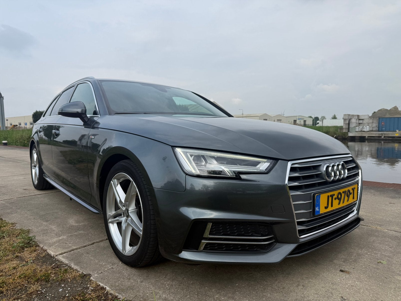 Audi A4 2.0 TDI Ultra s line automaat, Auto's, 4 cilinders, A4, Origineel Nederlands, Stationwagon