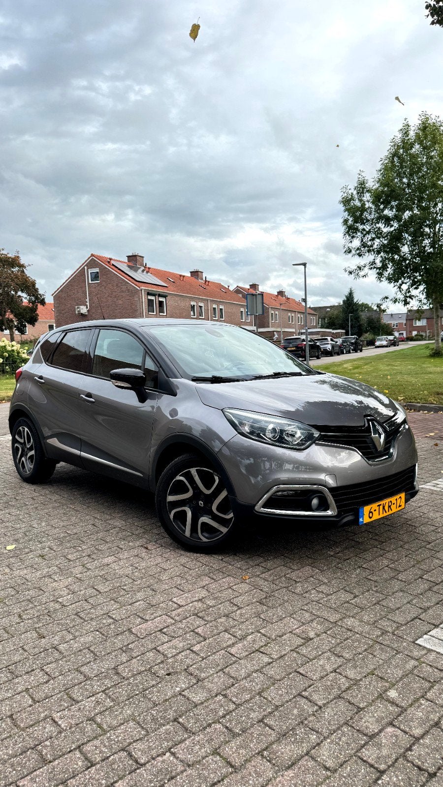 Renault Captur 0.9 TCE 90 2014 Grijs, Auto's, Voorwielaandrijving, 898 cc, Zwart, Origineel Nederlands
