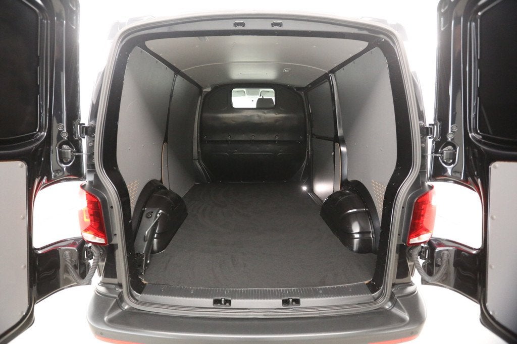 Volkswagen Transporter 2.0 TDI T6.1 L1H1 | Airco | 3 Zits |, Auto's, Gebruikt, Volkswagen, Zwart, 14 km/l