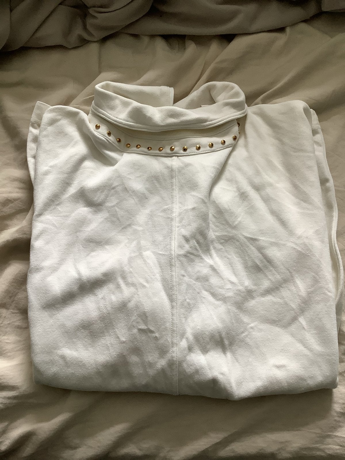 MCM coltrui met studs en logo details - Maat S, Wit, Ophalen of Verzenden, Zo goed als nieuw, Lange mouw