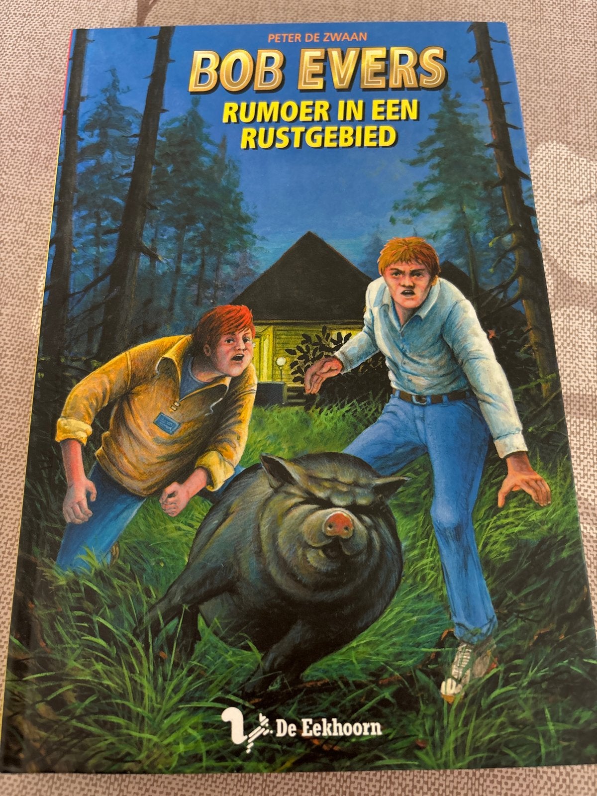 Bob Evers - Rumoer in een Rustgebied (De Eekhoorn), Ophalen of Verzenden, Zo goed als nieuw