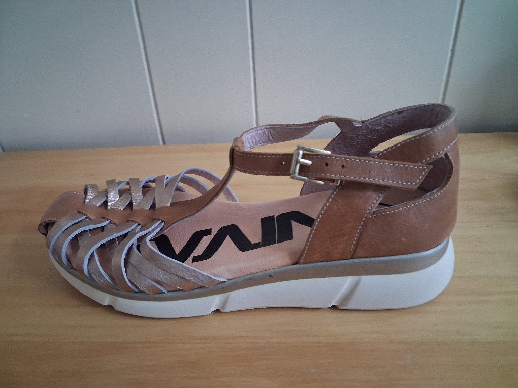 Dames schoenen, zomers, sandaal uit Menorca, als nieuw mt37, Ophalen, Schoenen met lage hakken, Beige, Zo goed als nieuw