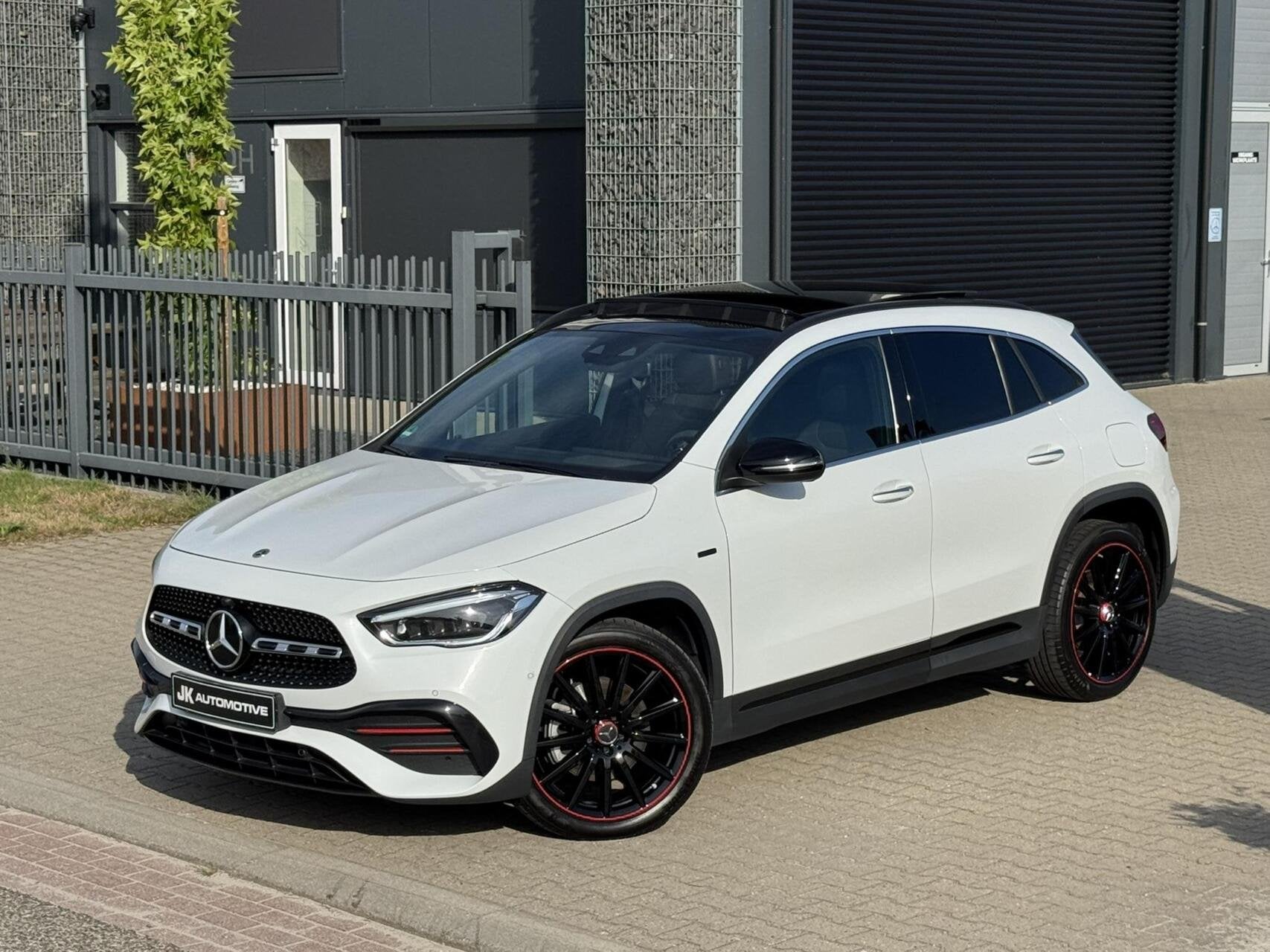 Mercedes GLA-klasse 250 e AMG Edition One | Pano | HU | Memo, Auto's, Dealer onderhouden, Gebruikt, Wit, Bedrijf