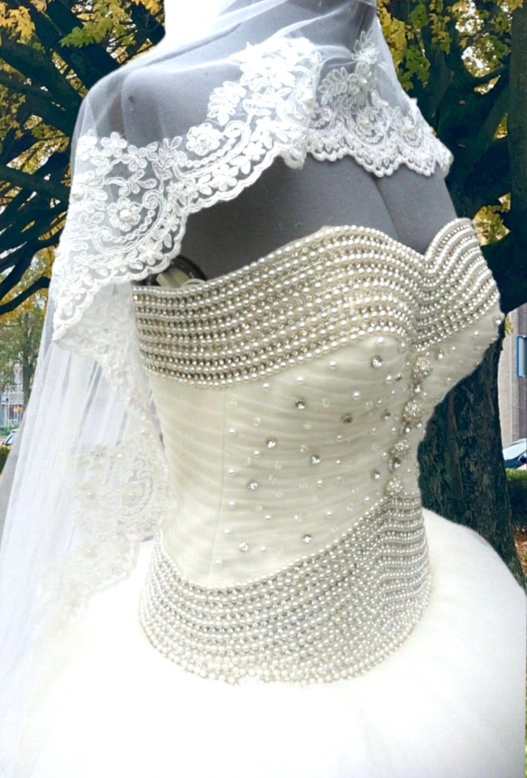 Prachtige trouwjurk met sluier, schoenen en tiara, Ophalen, Zo goed als nieuw, Wit, Trouwjurk