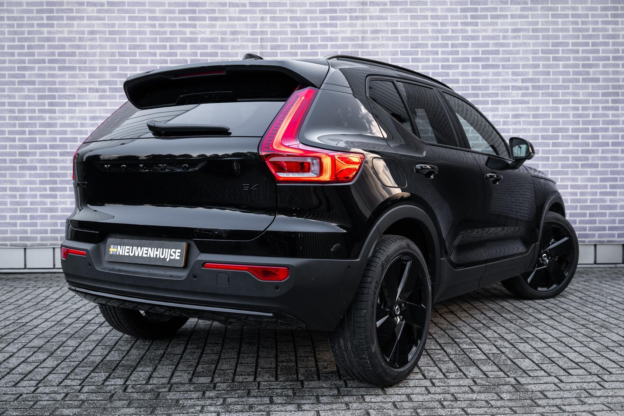 Volvo XC40 2.0 B4 Plus Black Edition | Trekhaak | Lichtmetal, Auto's, Gebruikt, Euro 6, 4 cilinders, Leder en Stof