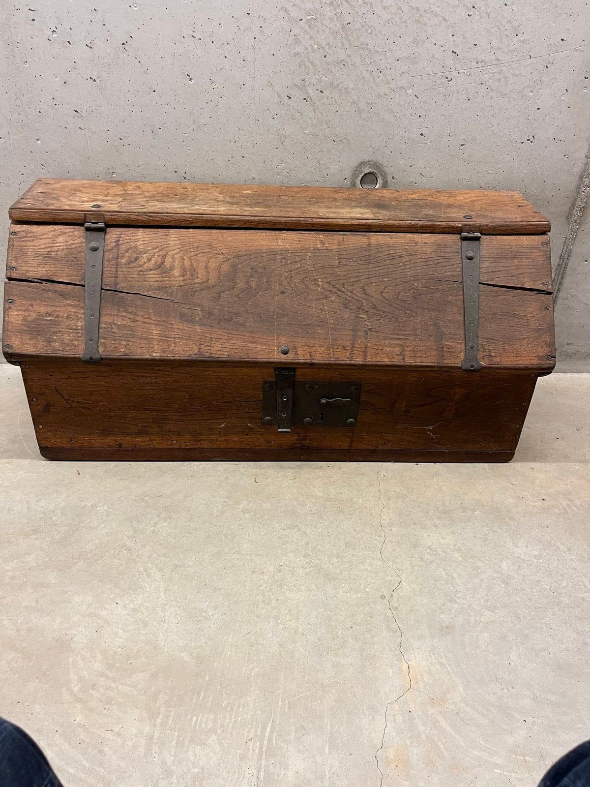 Antieke houten kist met metalen beslag, Antiek en Kunst, Ophalen