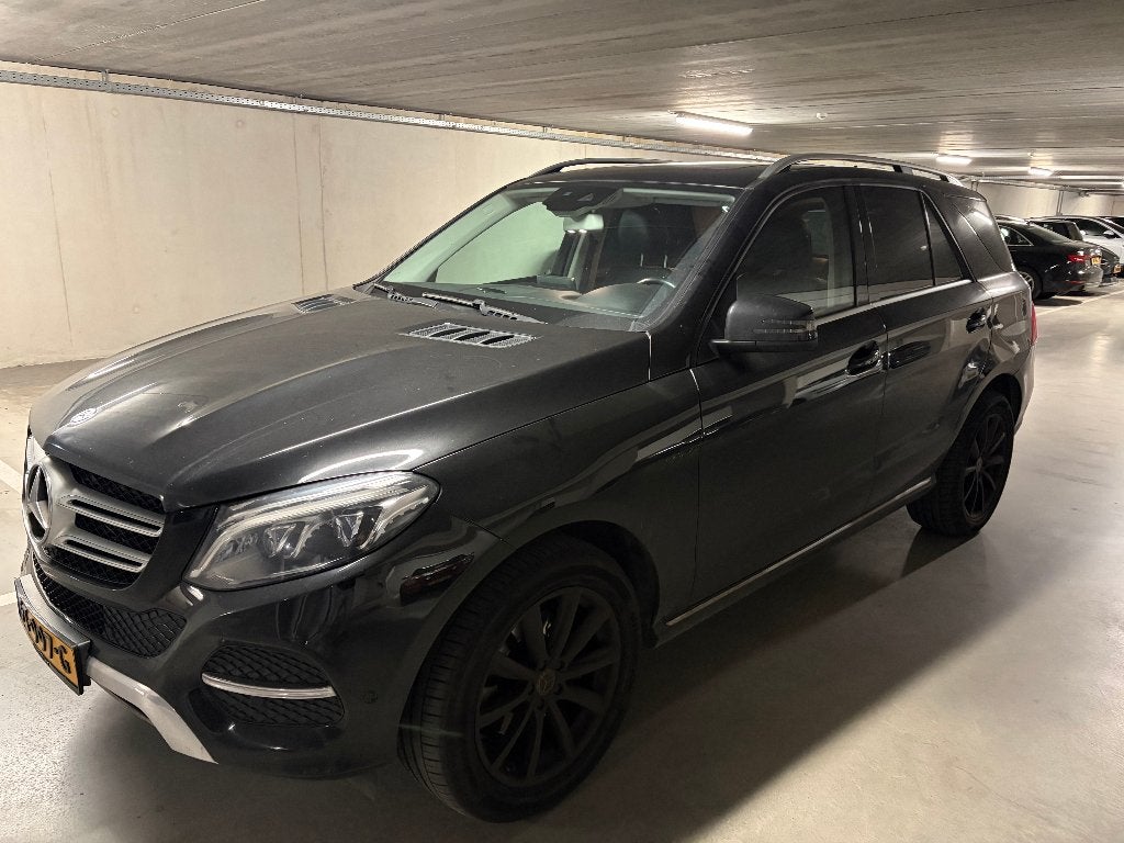 Mercedes-Benz GLE 350d 258pk 4MATIC 9G-TRONIC 2016 Zwart, Auto's, Automaat, Zwart, 258 pk, 255 €/maand