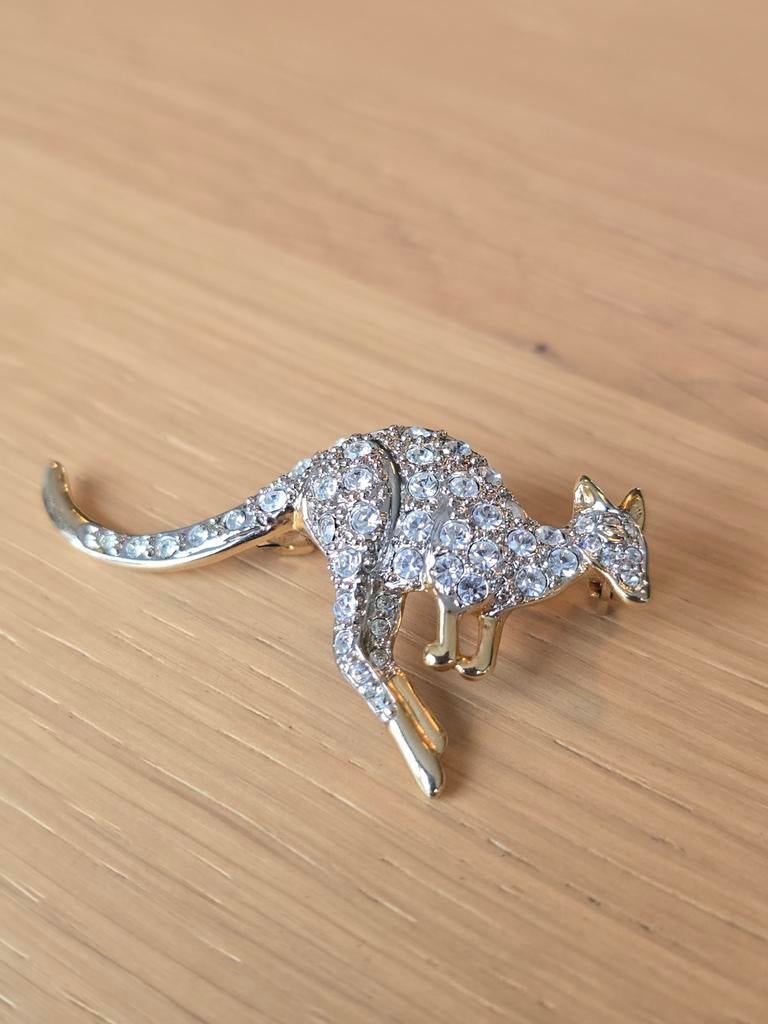 Vintage kangaroe broche afgezet met Swarovski stenen €15, Sieraden, Tassen en Uiterlijk, Broches, Zo goed als nieuw, Ophalen of Verzenden