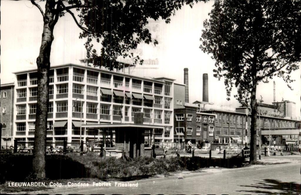 Leeuwarden - Coöp. Condens Fabriek - Gebouw, Verzamelen, Ansichtkaarten | Nederland, Ophalen of Verzenden, 1960 tot 1980, Gelopen