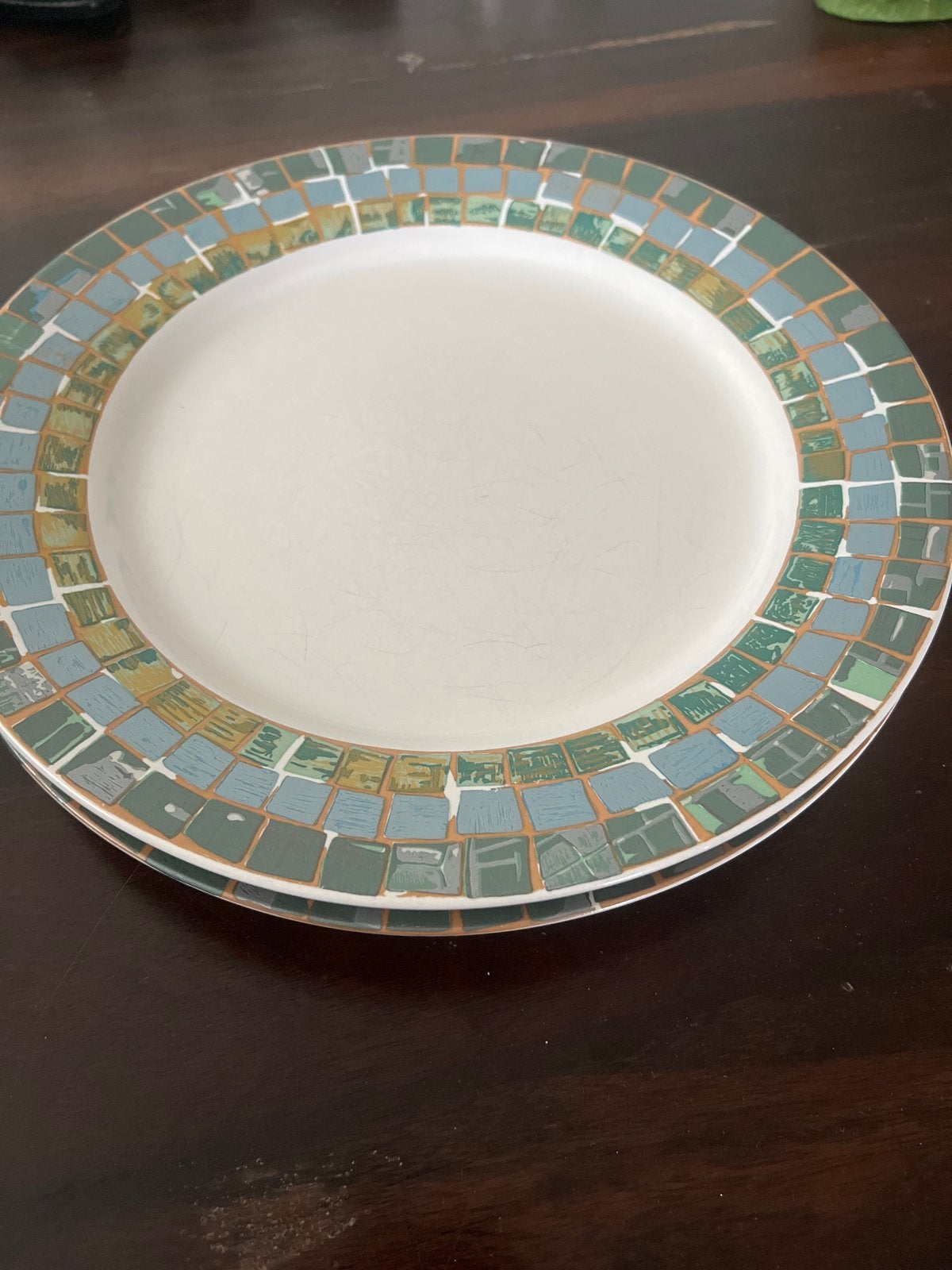 2 Borden - Gibson Housewares - Mozaïek patroon, Gebruikt, Overige merken, Keramiek, Ophalen of Verzenden