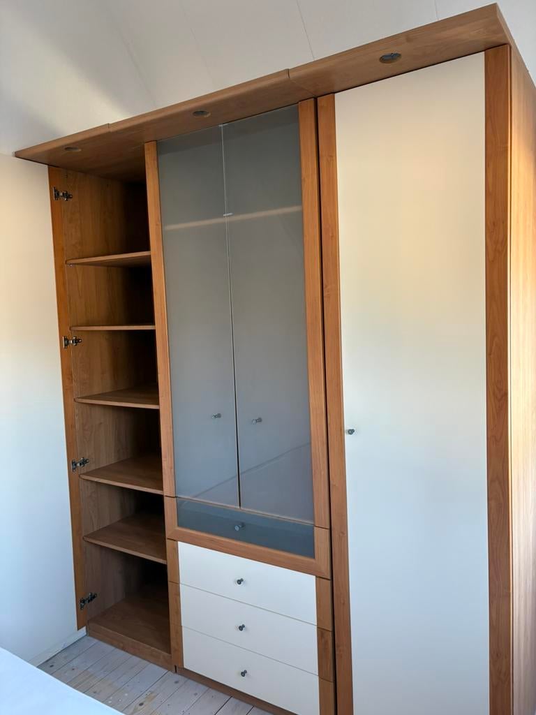 Grote kledingkast, Ophalen, Zo goed als nieuw, 50 tot 75 cm, 200 cm of meer