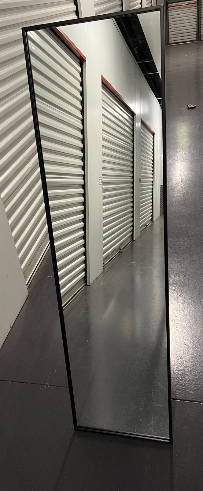 Nette grote zwarte passpiegel in zeer goede staat, Huis en Inrichting, Woonaccessoires | Spiegels, Ophalen, Minder dan 50 cm, 100 tot 150 cm