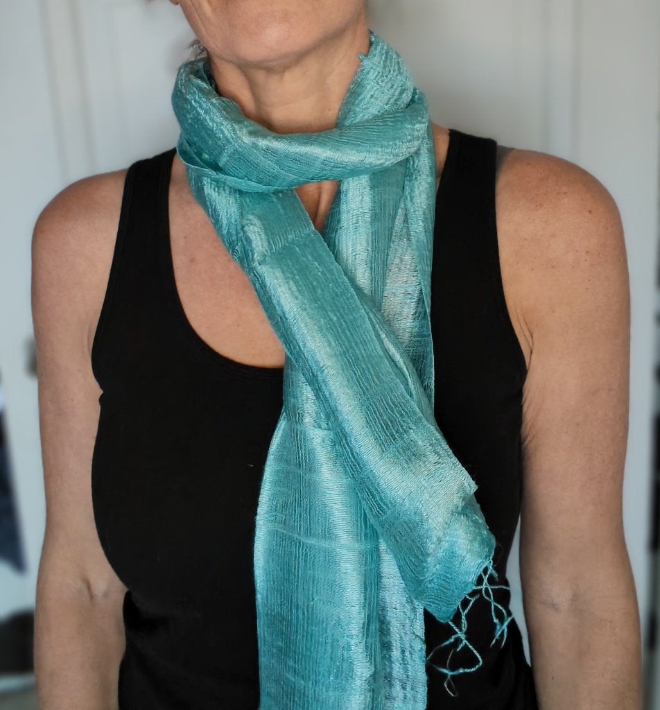 Nieuwe handgemaakte 100% zijden sjaal turquoise 176x31 cm, Ophalen of Verzenden, Nieuw, Maat 46/48 (XL) of groter, Sjaal