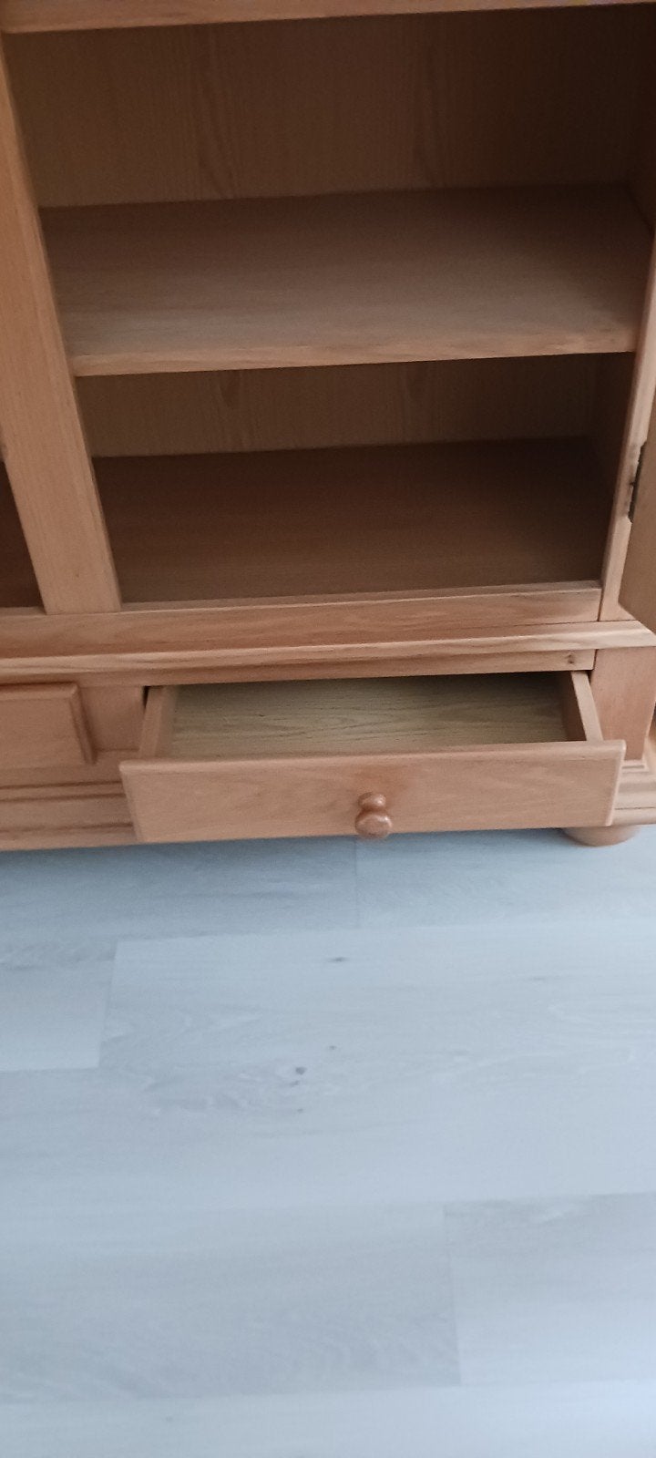 grote kast, Ophalen, Zo goed als nieuw, Grenen hout